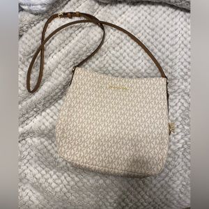 Micheal Kors Purse (like new)